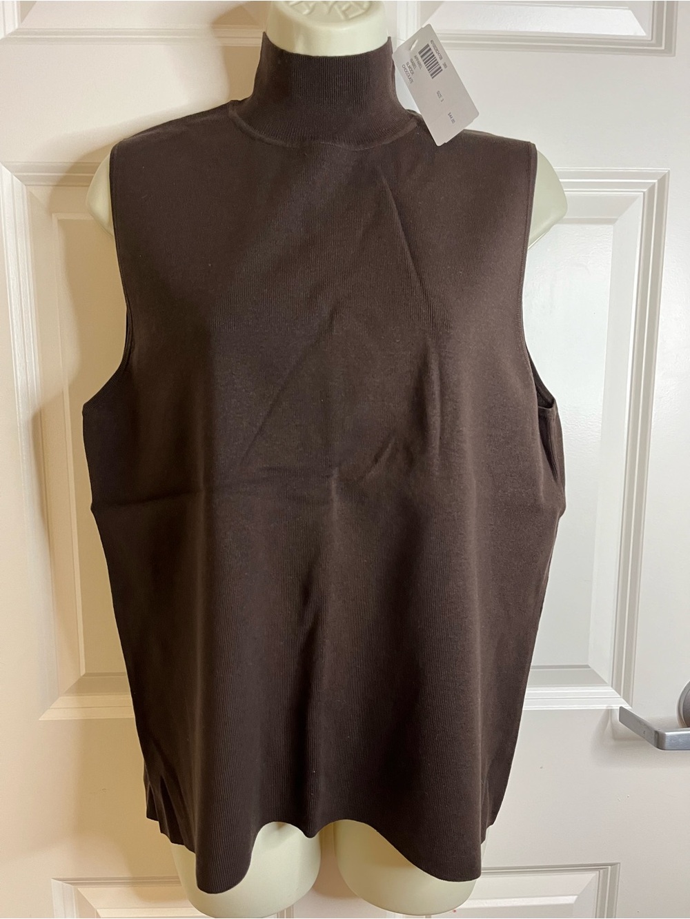 NWT Chico’s 3 (L) Sleeveless Mock Neck Top in Dark Brown